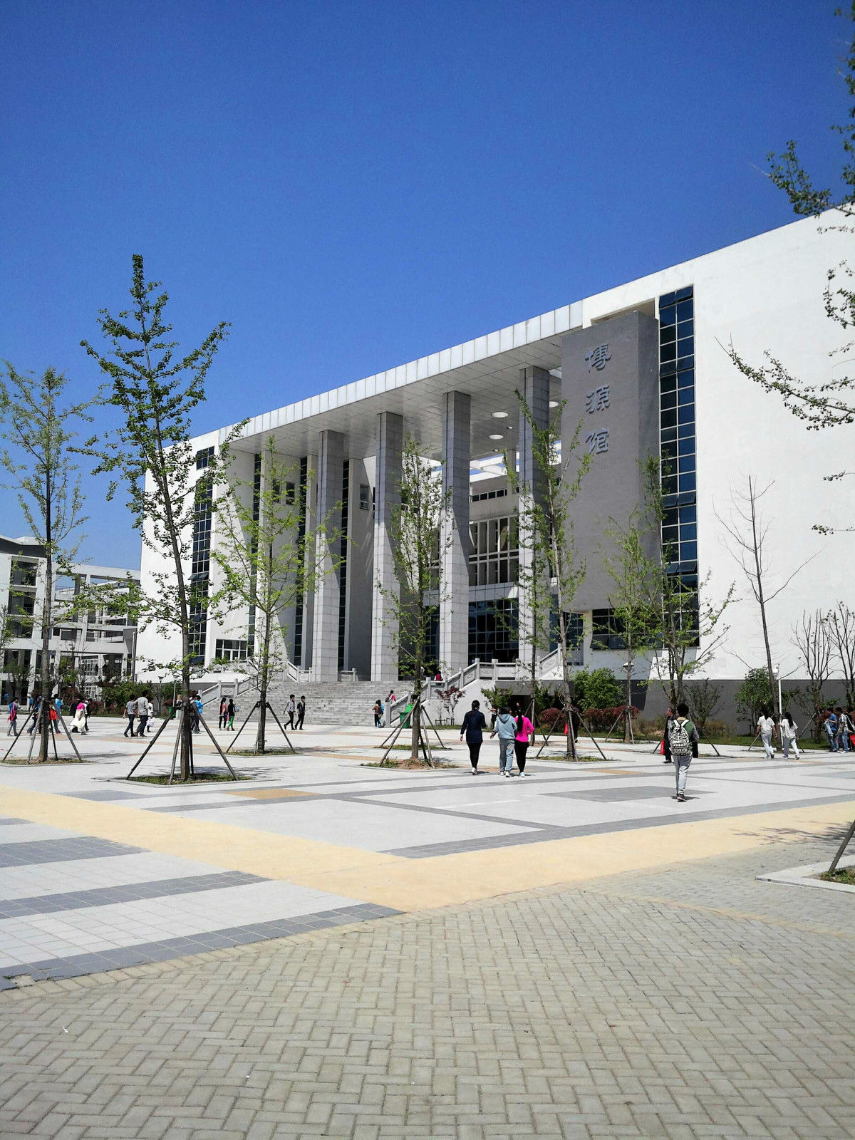  p>利辛一中创建于1958年,现为安徽省示范高中,全国消防安全教育示范