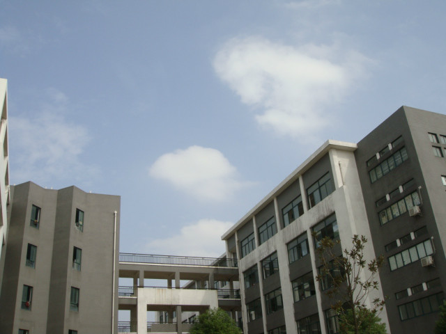  p>宜城市第一高级中学,简称宜城一中,是湖北省首批办好的108所重点