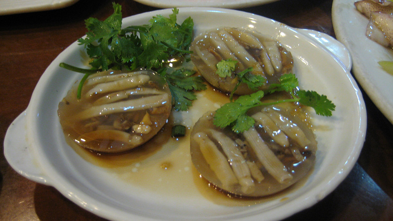 种由特有产品土笋加工而成的冻品,晶莹透明,鲜嫩脆滑,发源于福建泉州