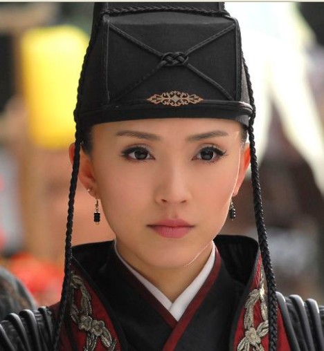  p data-id="gnyu2nokb8">铁飞花是一位乐观,自信的草根女子,具有断案