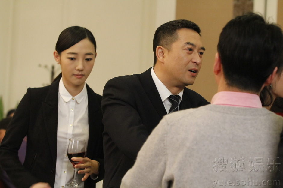 北京完美影视传媒有限责任公司投资出品的都市职场情感电视剧,由滕华