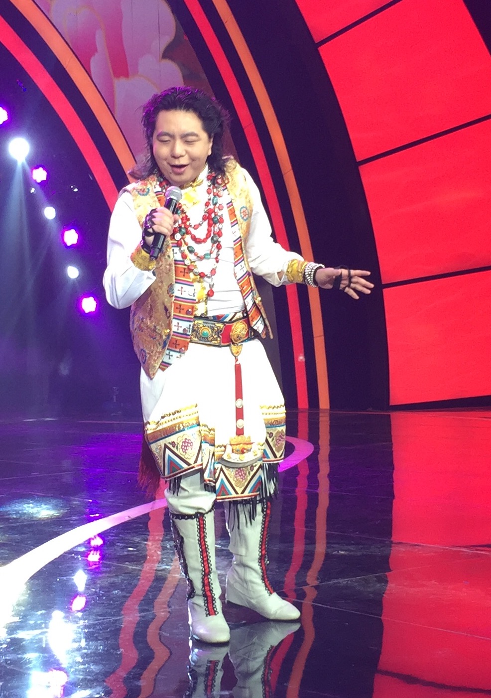  p data-id="gnrr0gelbk">索南扎西,9月24日出生于甘肃甘南大草原