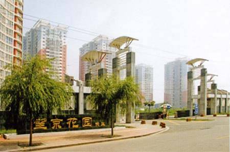 data-id="gnbb1sfpyl">望京花园社区坐落在东湖街道中北部,东临广泽路