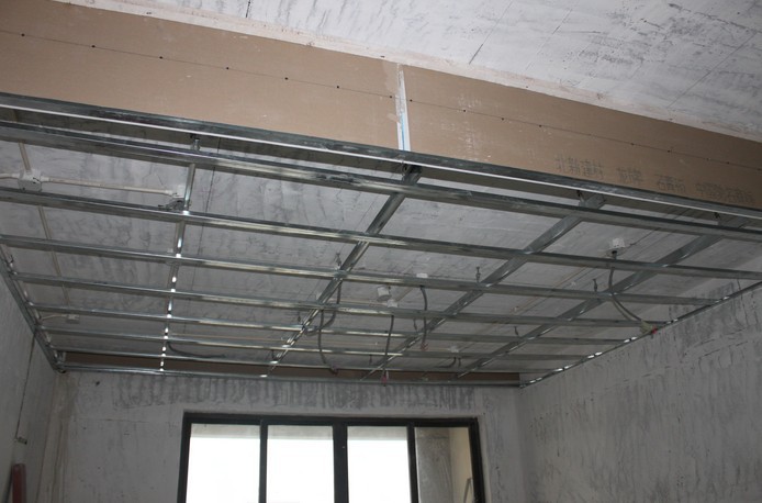  p>龙骨,是用来支撑造型,固定结构的一种建筑材料.