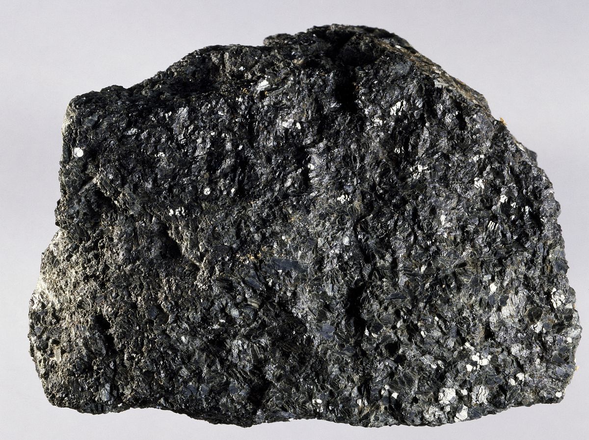  p>闪岩(hornblendite)普通 a target="_blank" href="/item/角闪石">