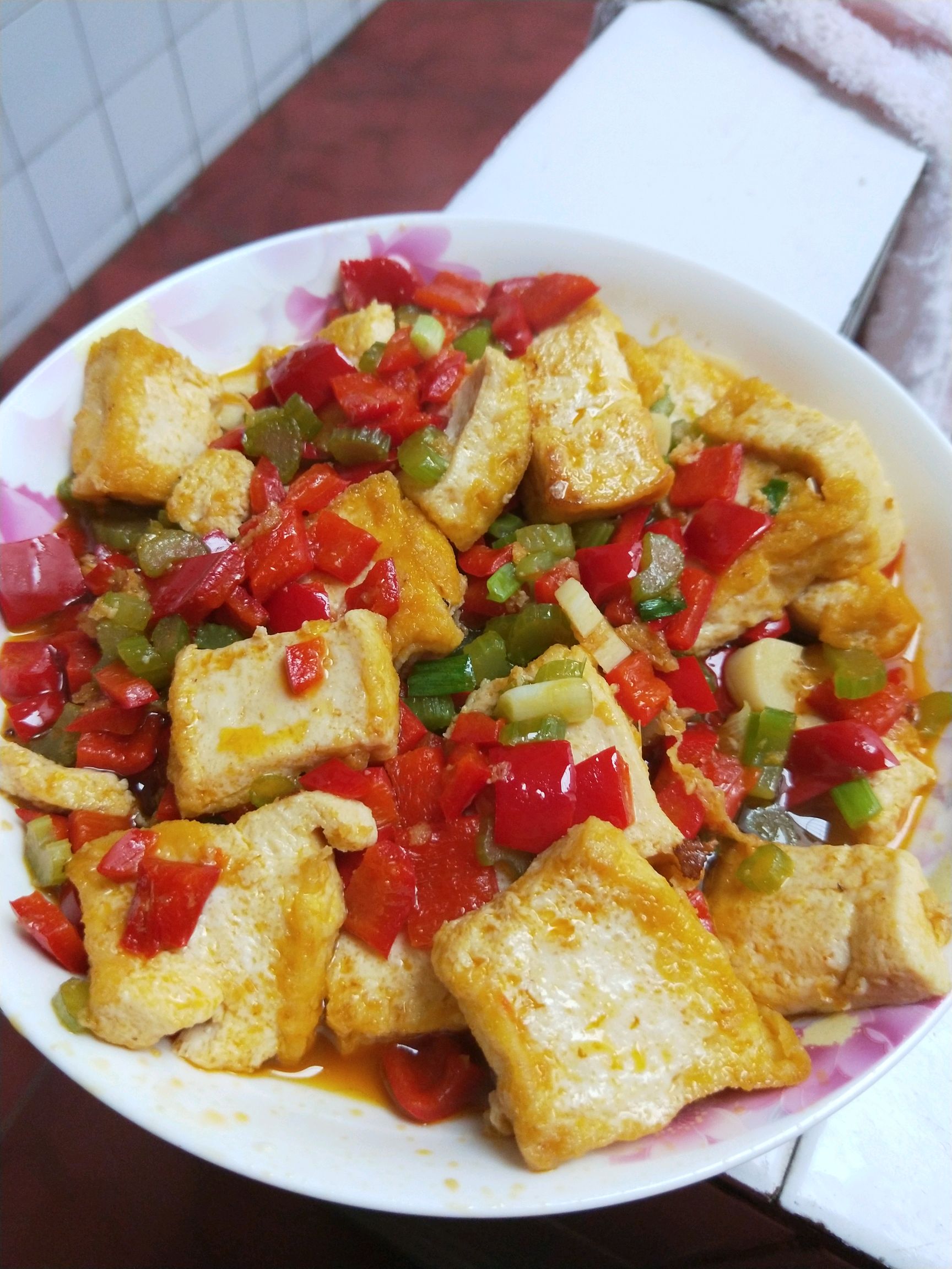 制作原料主要有豆腐,辣椒. /p>