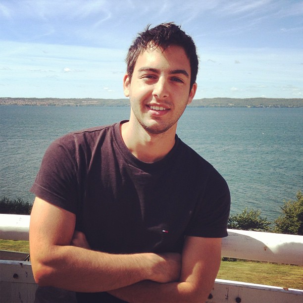  p>达林·赞雅(darin zanyar),1987年6月2日在斯德哥尔摩出生,瑞典