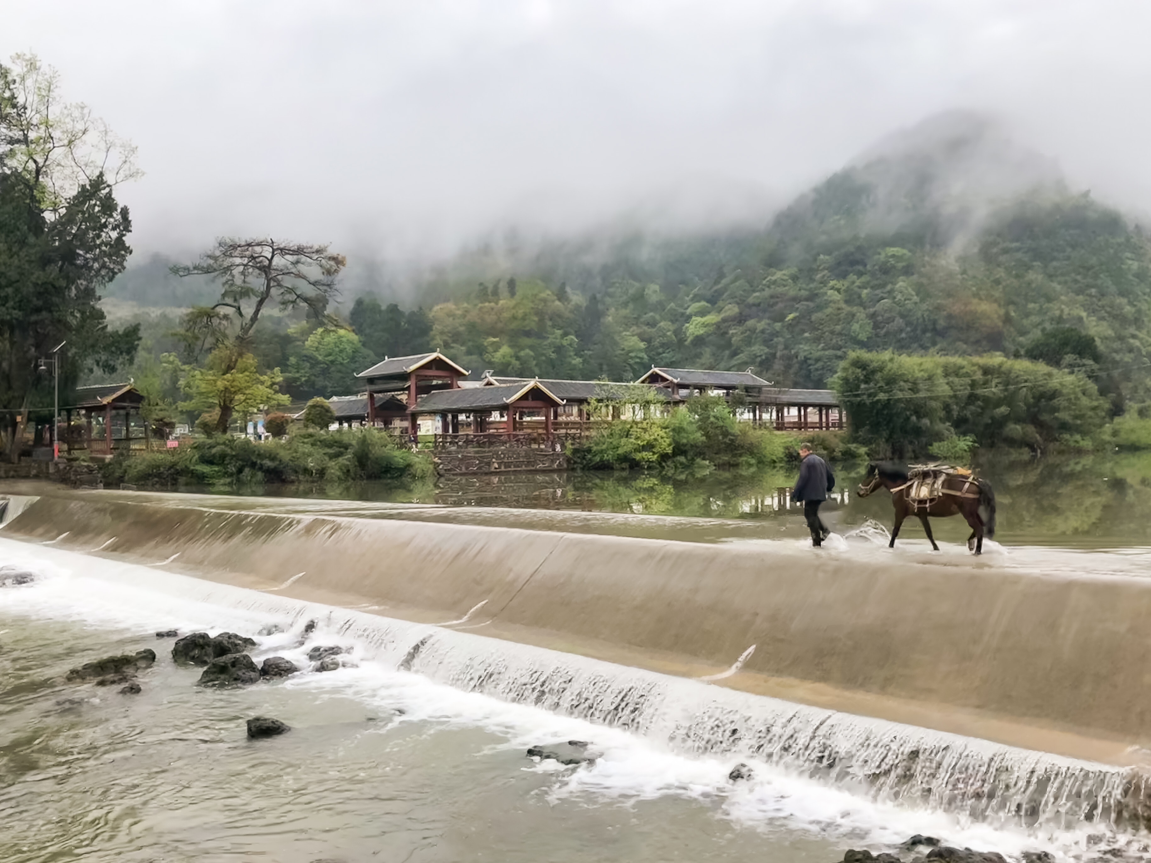  p>沿山镇,隶属于贵州省黔南布依族苗族自治州贵定县,地处 a target="