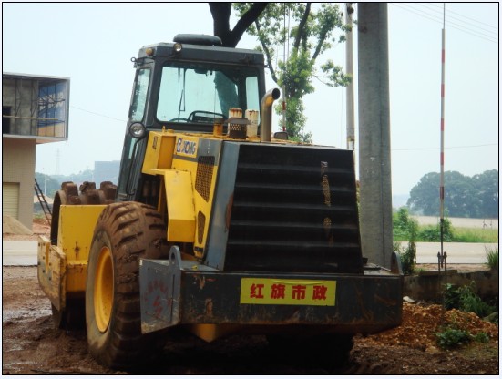 data-lemmaid="12717562">单位压力 /a>,由于凸块形似羊足故称羊足碾