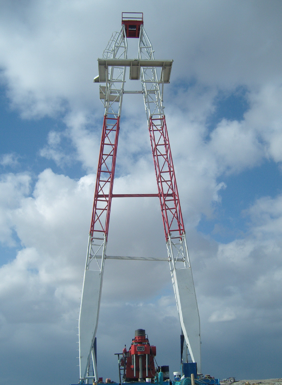  p>钻塔是一种具有一定高度和跨度的金属桁架,是 a href="#" data