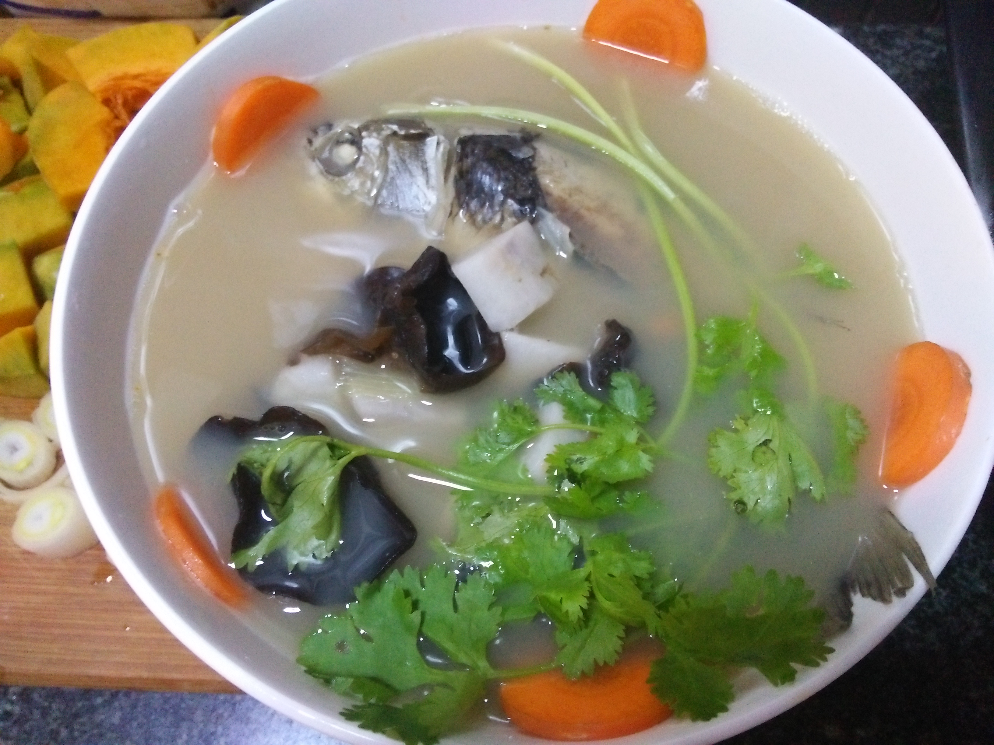 薯粉炖鲫鱼
