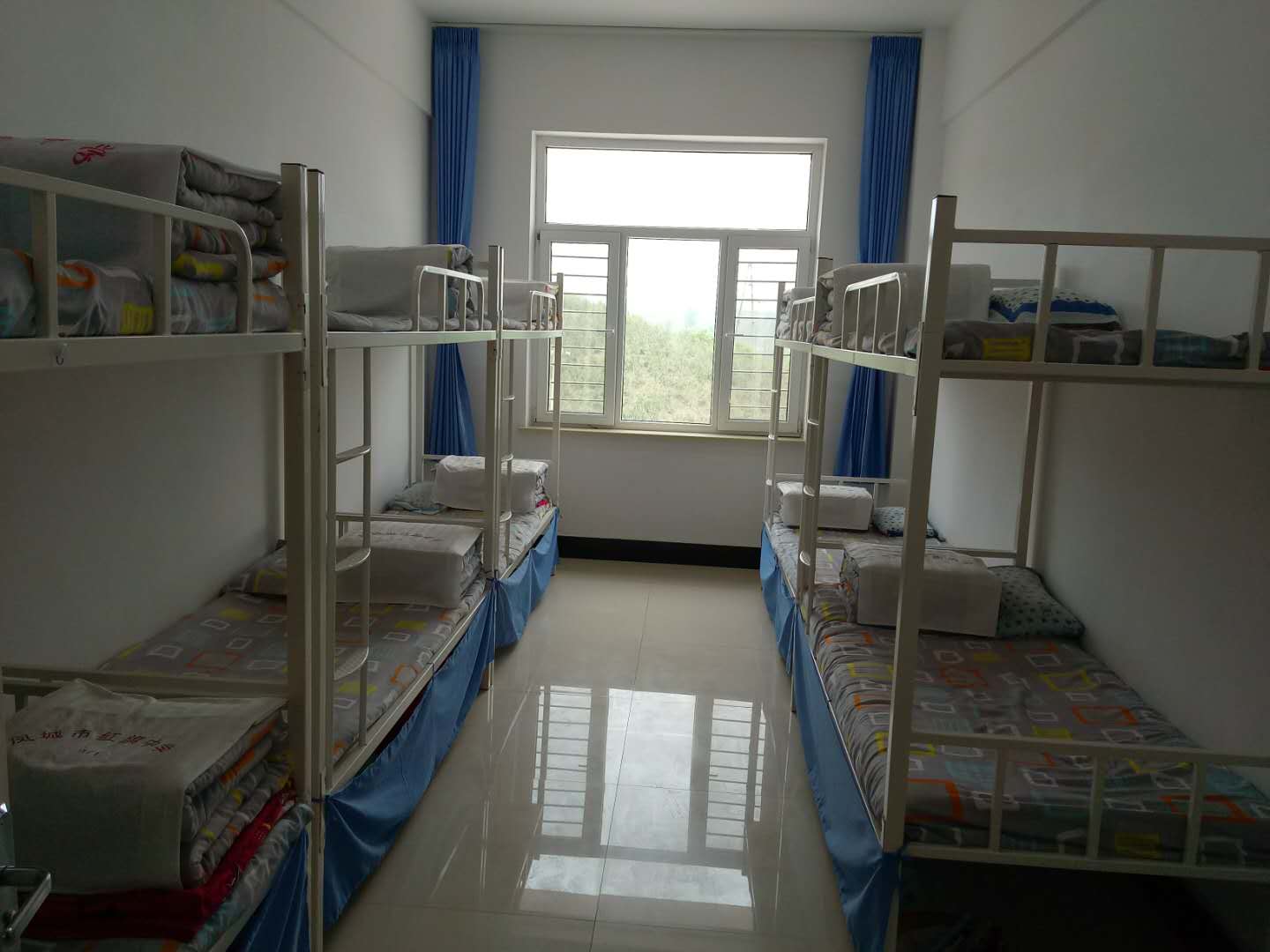 凤城市红旗镇初级中学