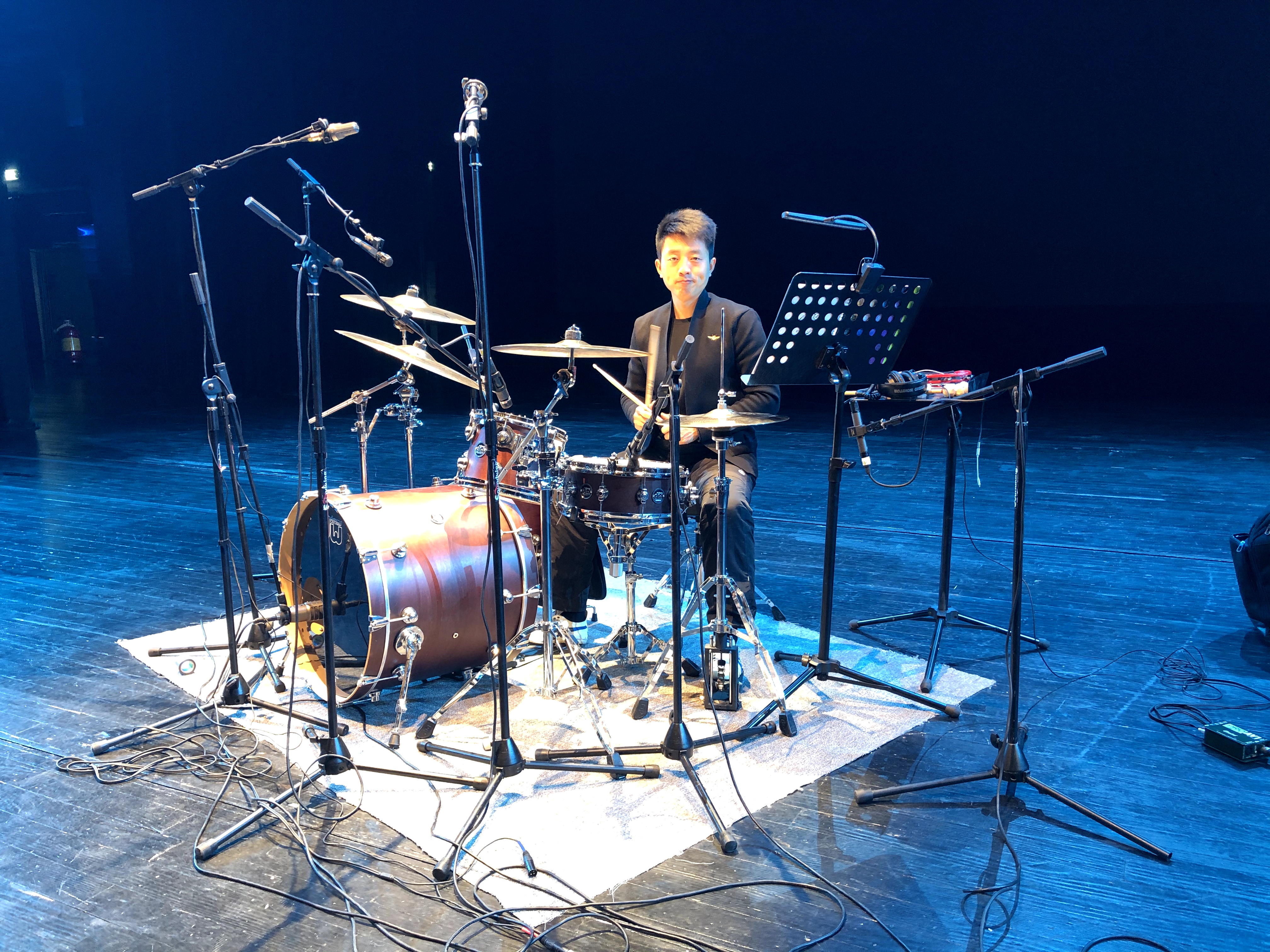 屈红震,青年爵士鼓演奏家,少儿音乐教育家