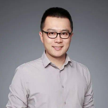  p data-id="sx4scpj6cp8v">馒头大师,本名张玮,"馒头说"创办人,作家