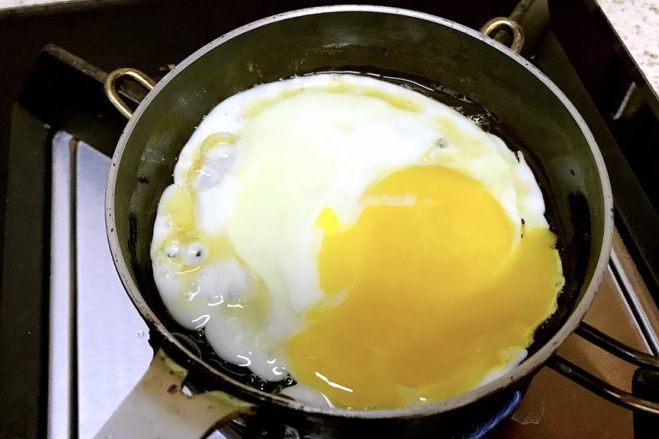 油煎鸡蛋蘸蜂蜜