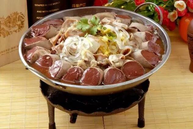 酸菜白肉炖血肠