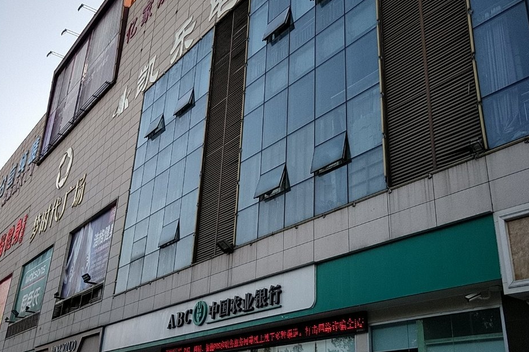 广场是江西钤祥置业有限公司耗资3亿元鼎力打造的分宜县首席商业综合