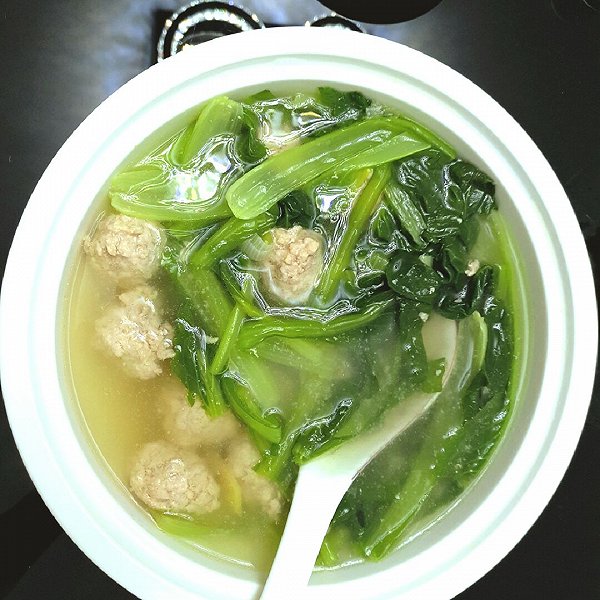  p>小白菜丸子汤(chinese cabbage and meat balls soup)是一道以小