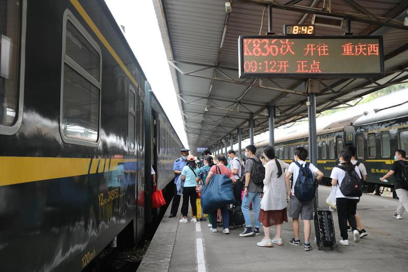 电报码:-osq,拼音码:szx),俗称南头站,南头火车站,位于中国广东省深圳