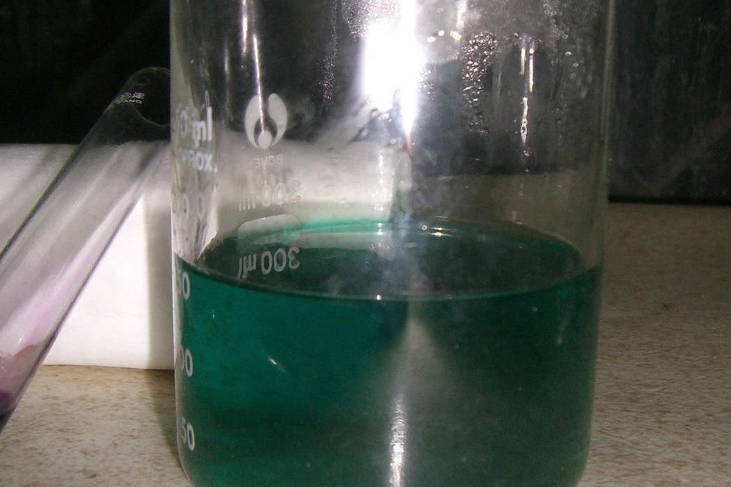  p>锰酸(英文名称:manganic acid)是一种无机化合物,分子式是h sub>2 