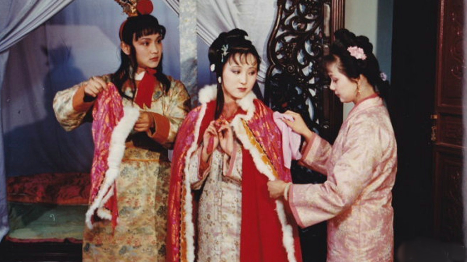 《红楼梦》里绛珠仙草的秘密：降世为薛宝钗和林黛玉二人？_百科TA说