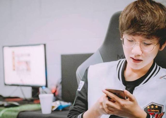  p>韩王浩(游戏id:peanut),1998年2月3日出生于韩国,《 a target="