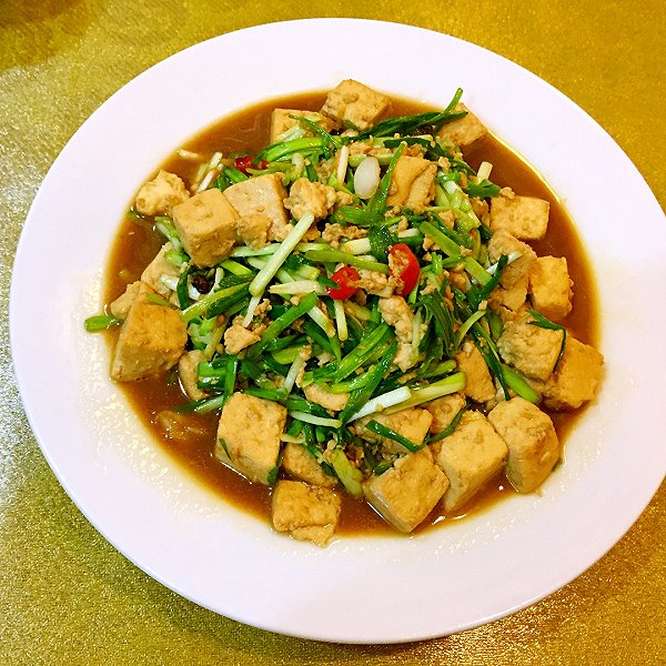 蒜苗烧豆腐
