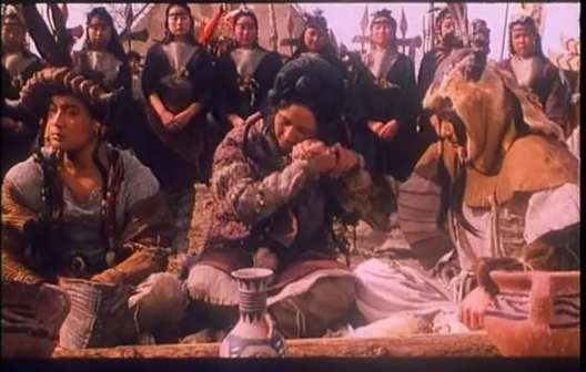 <p>1993年邵兵在《炎帝传奇》中饰演融（左一）