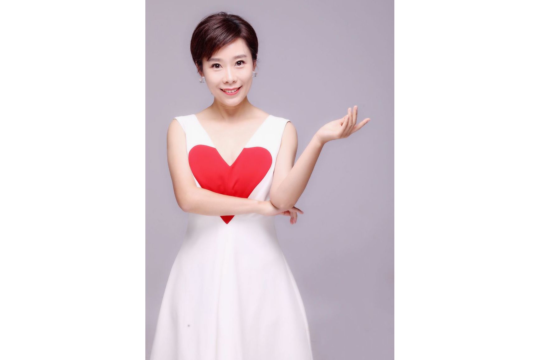  p data-id="swlrao0a6k9u">岩妍,女,江西广播电视台主持人.