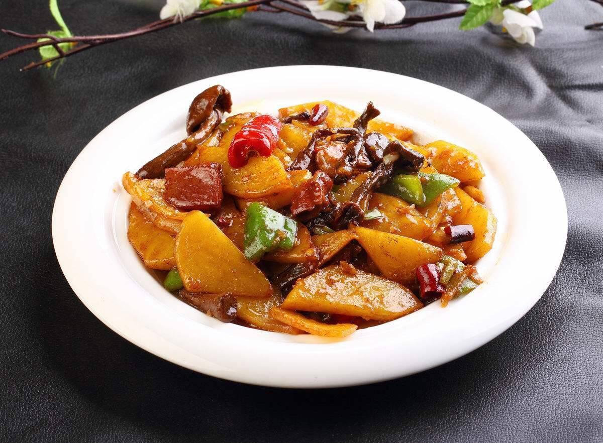  p>土豆蘑菇是主要以 a href="#" data-lemmaid="33722">土豆 /a>, a