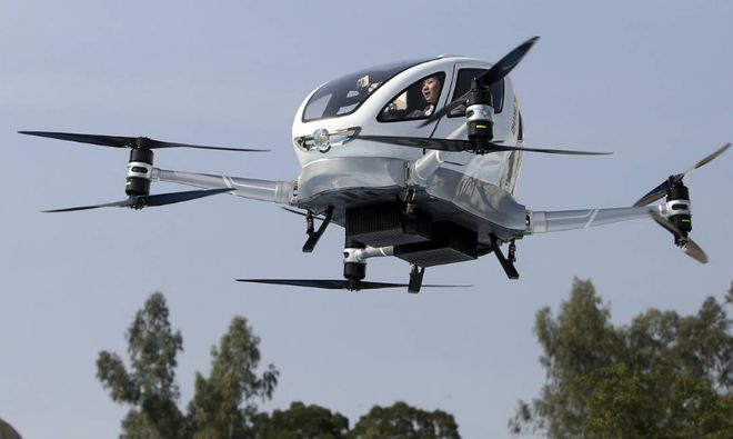 在空中飞行或在陆地上行驶,从一辆公路汽车变身为一架飞机