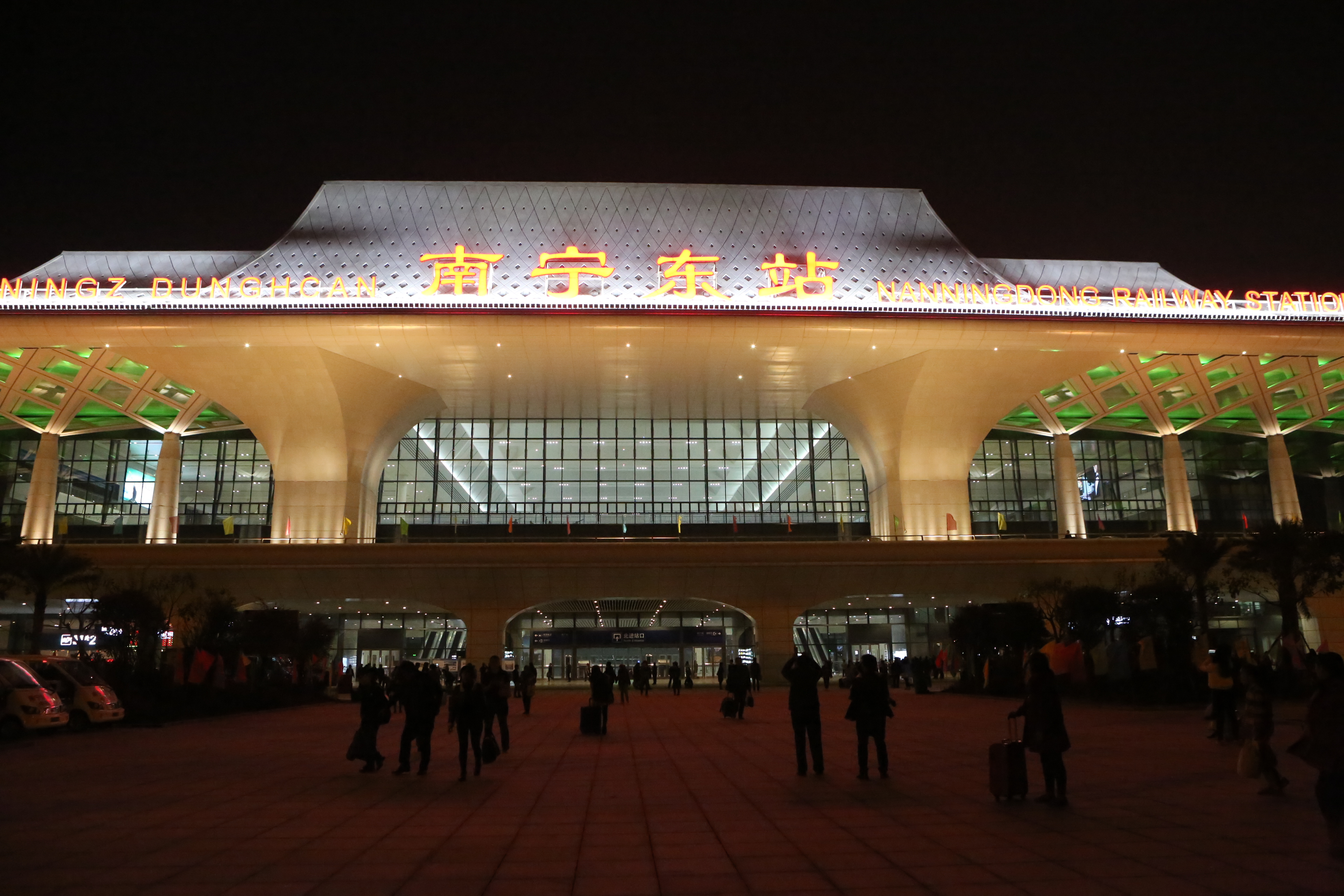 p>南宁东站(nanningdong railway station)位于中国广西壮族自治区