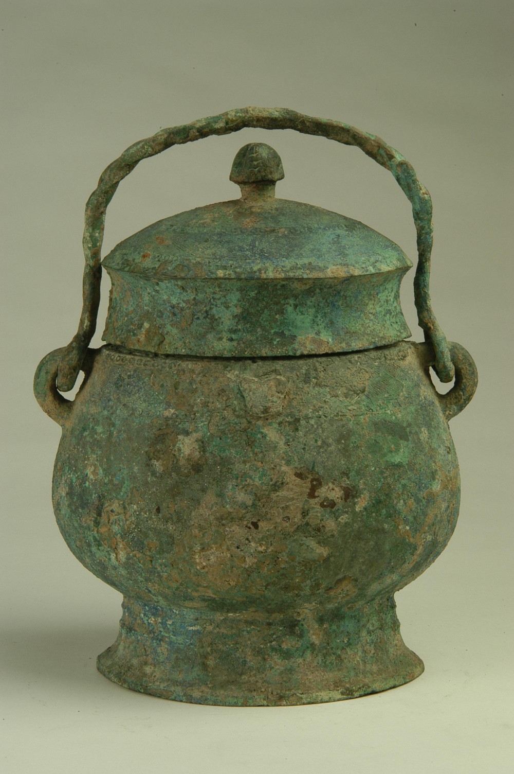 商 "丹"带盖青铜卣