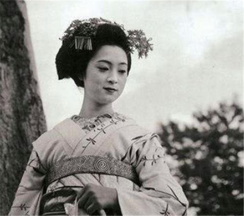 岩崎峰子