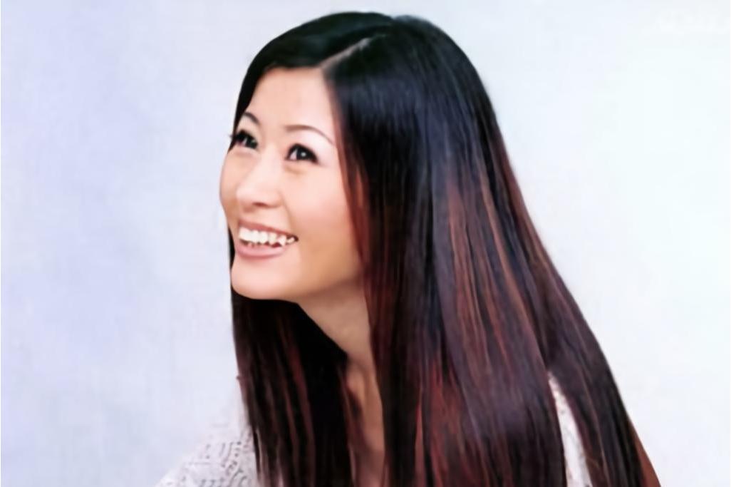  p>《抱紧我》是 a target="_blank" href="/item/陈妃平/444702"