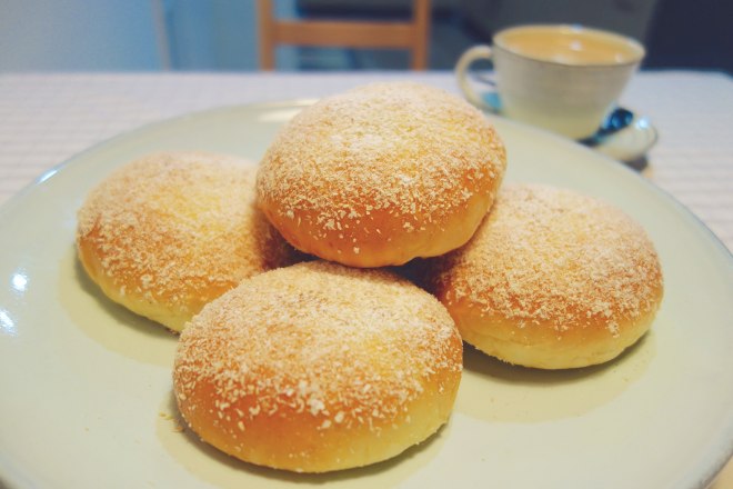  p>椰香包是一种面包,老少皆宜 /p>