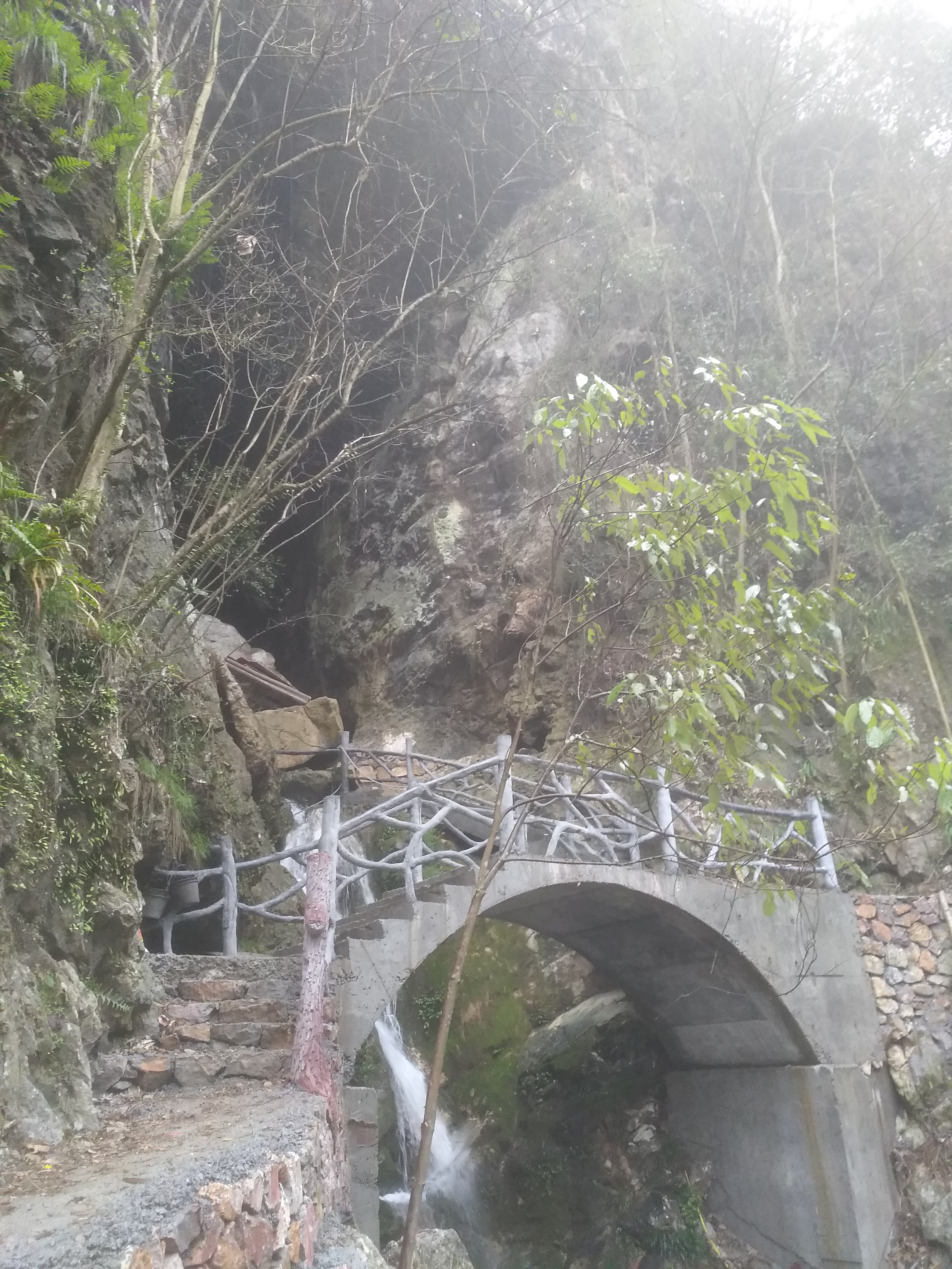 澈溪龙洞位于湖南省湘西土家族苗族自治州永顺县润雅乡润雅村澈溪