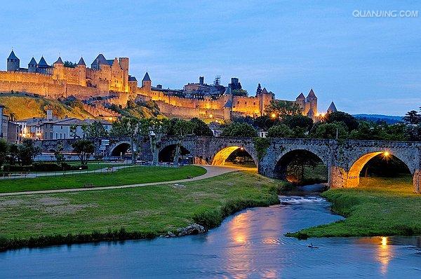  p>洛杉矶(los angeles),位于美国加利福尼亚州西南部,是美国第二大