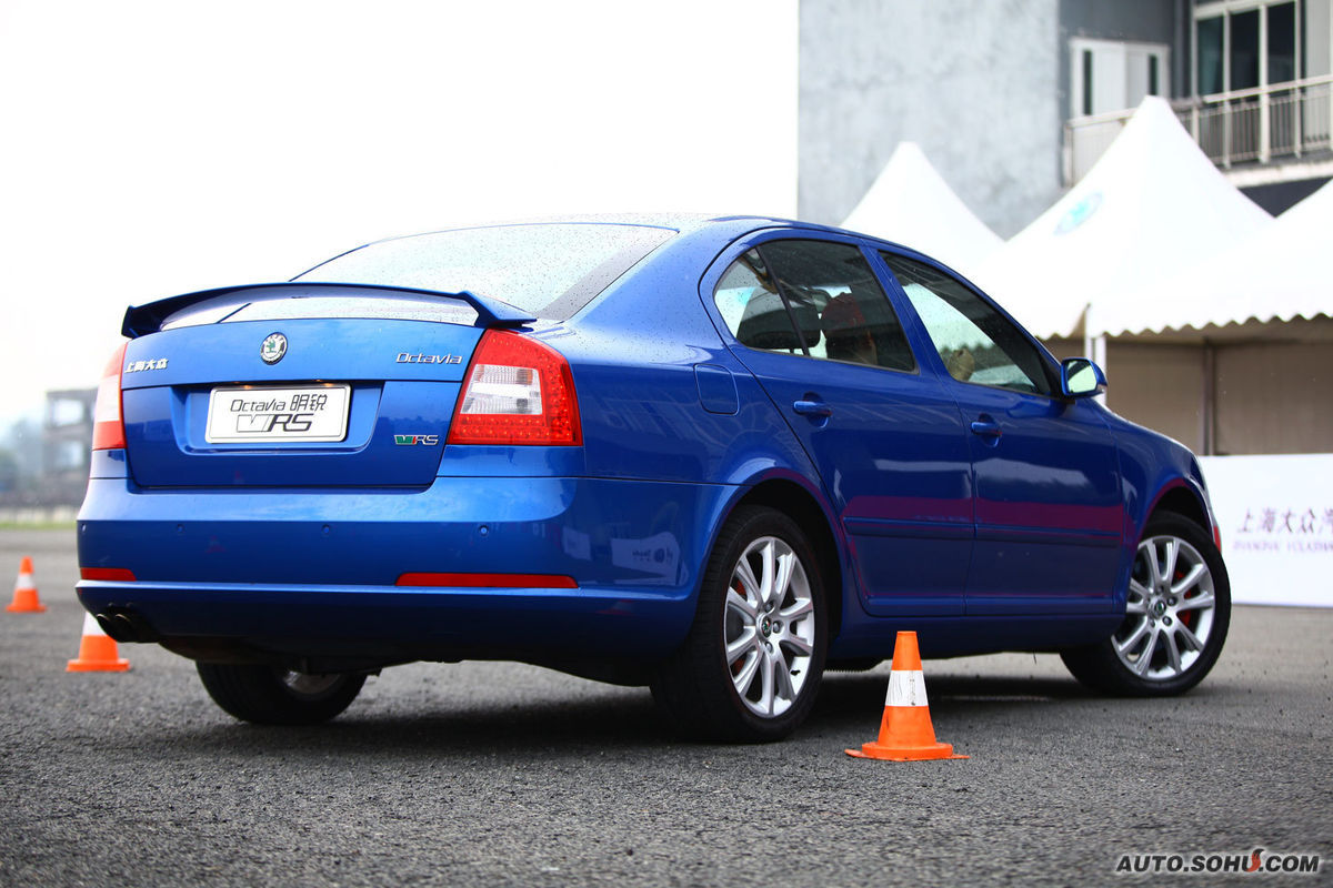  p>斯柯达明锐作为上汽大众斯柯达品牌的第一款轿车,是与欧洲同步的