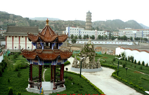  p>旬邑县博物馆位于陕西省咸阳市旬邑县城东大街体育场西侧,建于1984