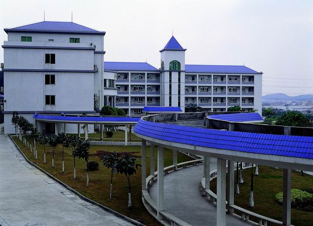 高级中学原设在 a target="_blank" href="/item/黄岐中学/9274544"