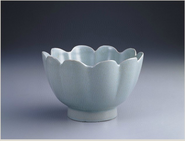 北宋汝窑天青无纹水仙盆