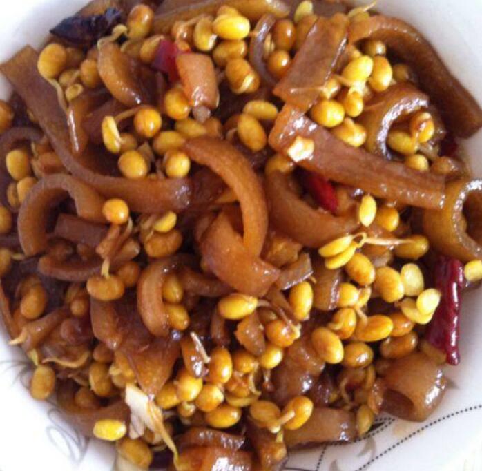  p>黄豆芽炒肉皮是一款菜品,制作原料主要有肉皮,黄豆芽,米醋,葱,蒜