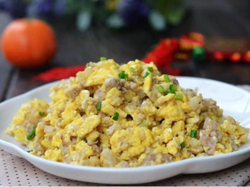  p>肉末炒鸡蛋是一道美食,由鸡蛋,带点肥的肉等原料制作而成. /p>