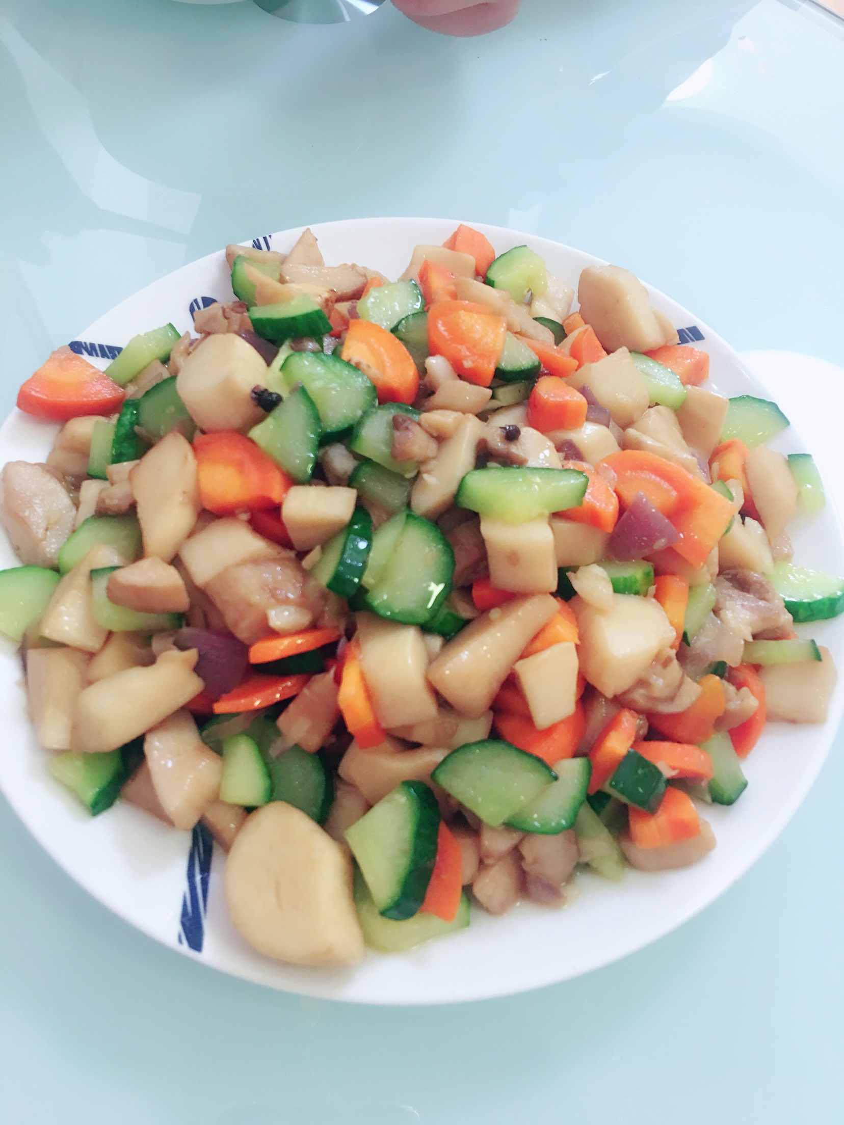 黄瓜炒杏鲍菇