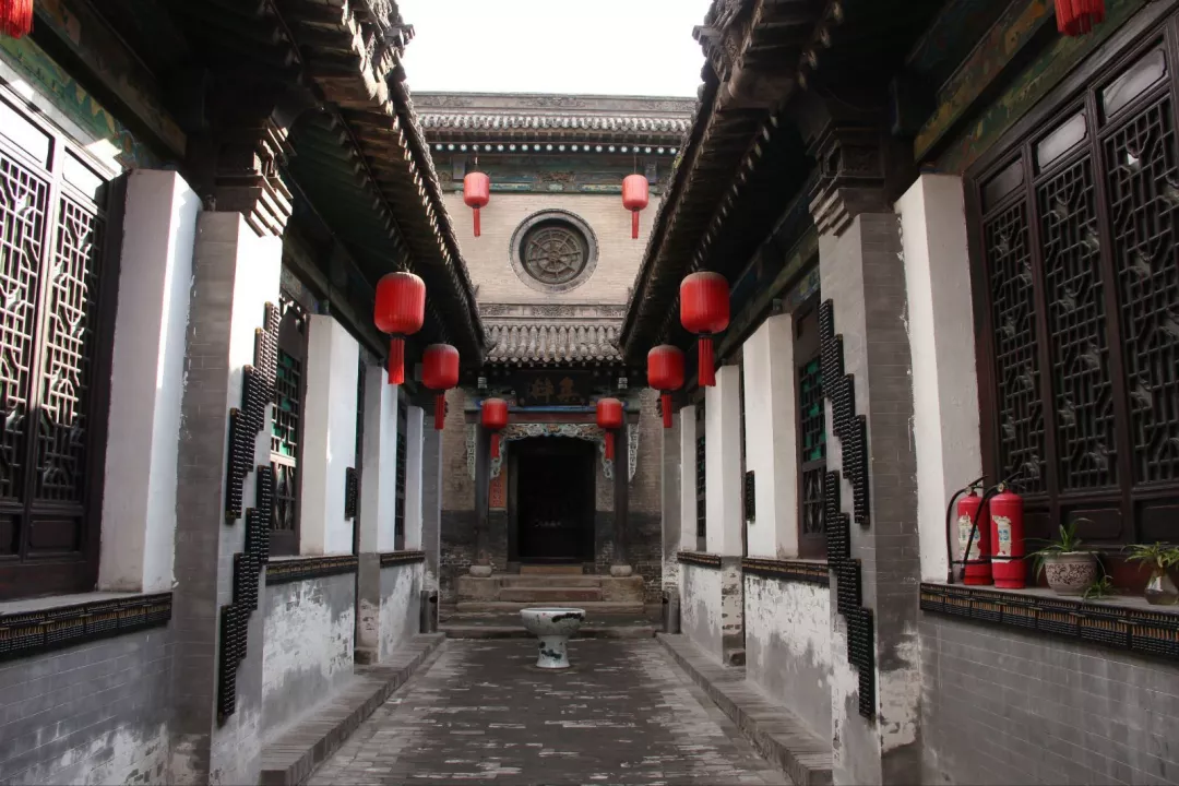  p>何家大院,是建于明清时代的一座深宅大院,位于山西省晋中市 a