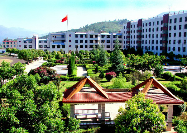 禄劝县民族中学