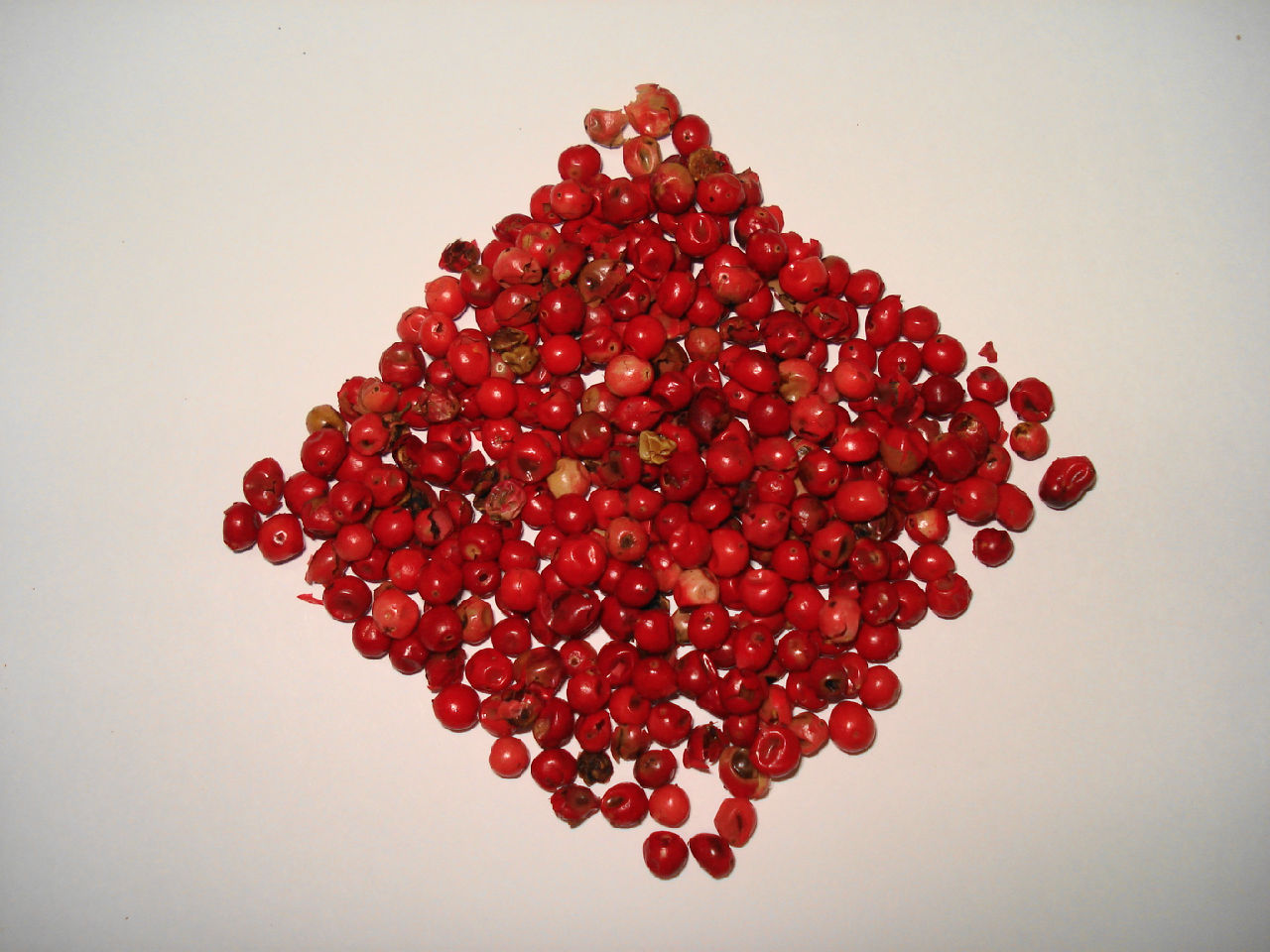  p data-id="gnbk8dizvm">红胡椒是巴西胡椒树的果实.