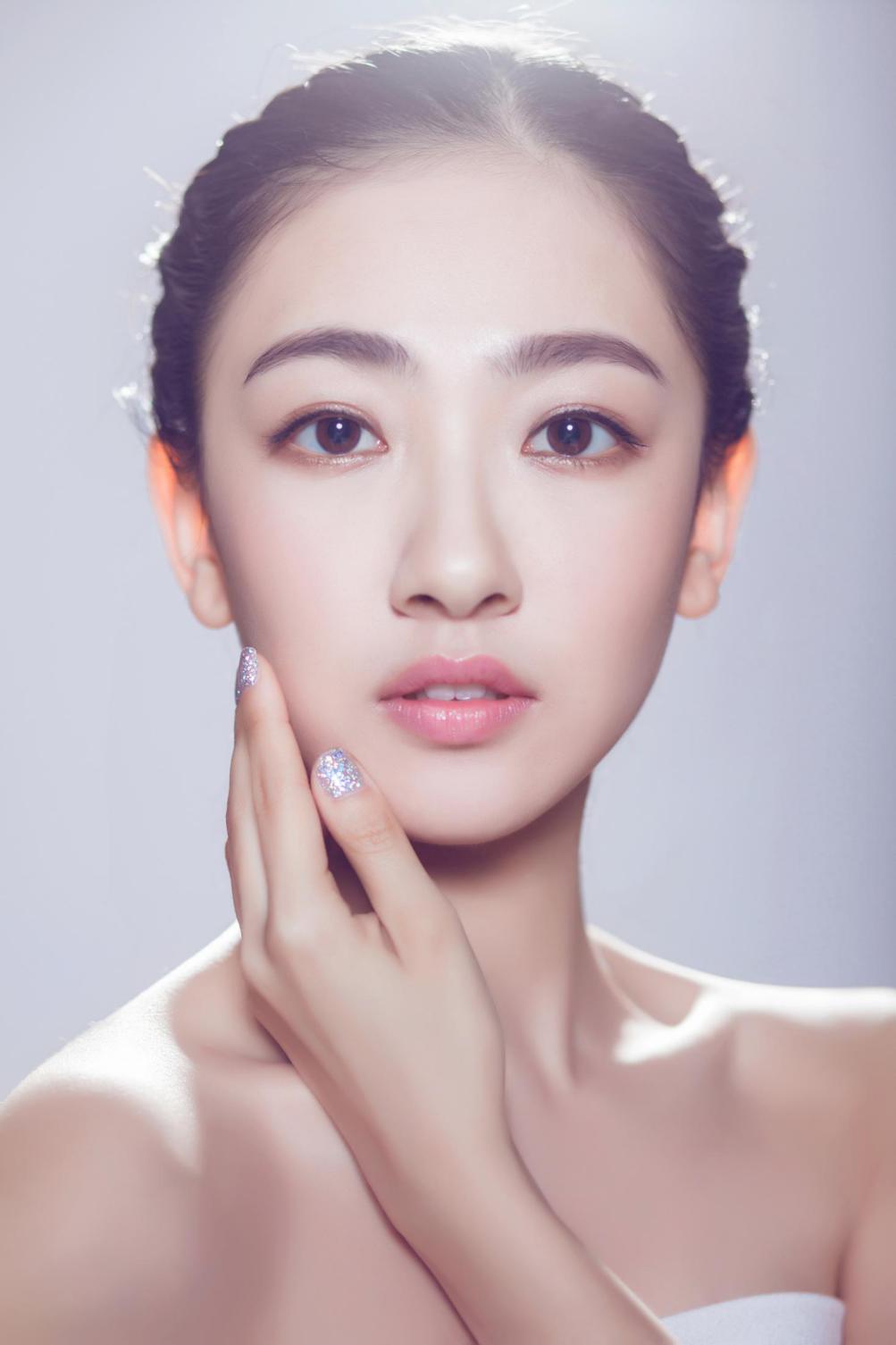  p>薛芊芊,1993年6月16日出生于北京市,毕业于中国传媒大学南广学院