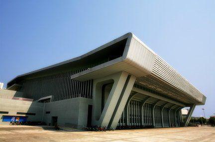 ">广东药学院 /a>多功能体育馆),坐落在广州大学城广东药学院教学区